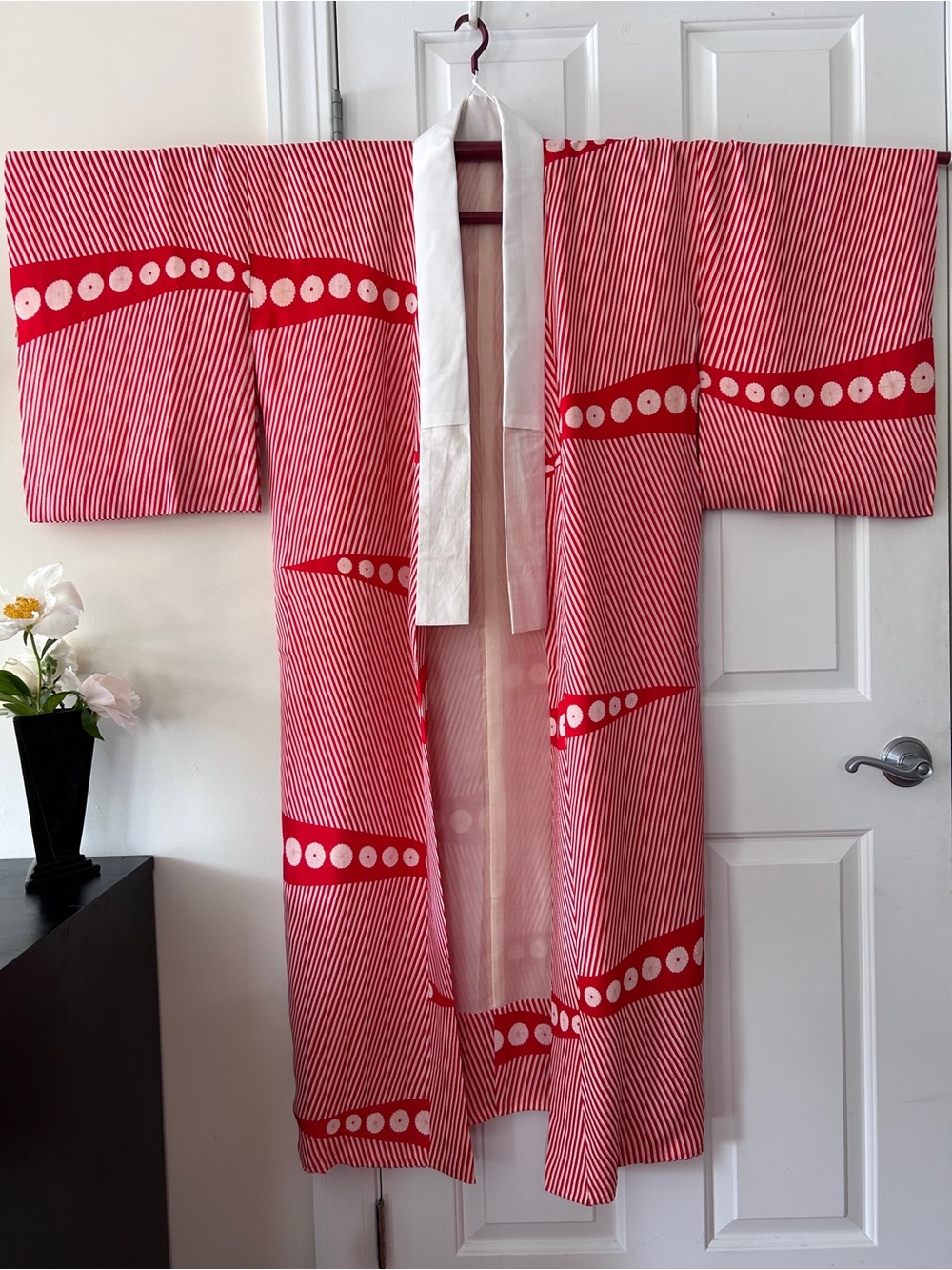 Vintage Art Deco Silk Nagajuban Kimono Robe – Red & White Graphic Striped